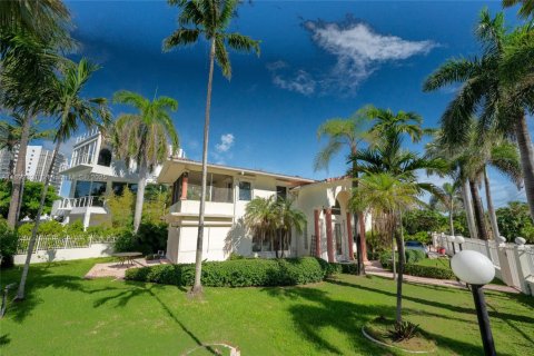 House in Fort Lauderdale, Florida 4 bedrooms, 286.51 sq.m. № 1946438 - photo 3