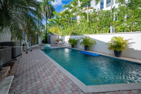 House in Fort Lauderdale, Florida 4 bedrooms, 286.51 sq.m. № 1946438 - photo 13