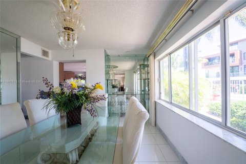 House in Fort Lauderdale, Florida 4 bedrooms, 286.51 sq.m. № 1946438 - photo 25