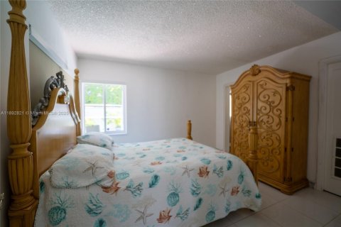 House in Fort Lauderdale, Florida 4 bedrooms, 286.51 sq.m. № 1946438 - photo 26