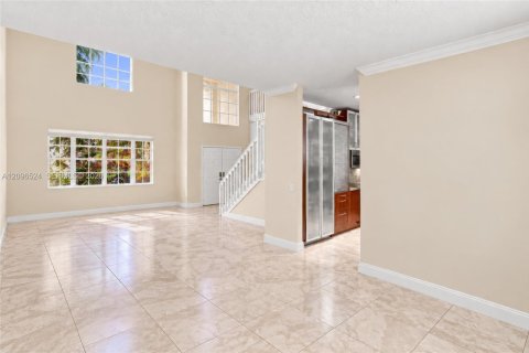 House in Weston, Florida 4 bedrooms, 248.23 sq.m. № 2392836 - photo 10