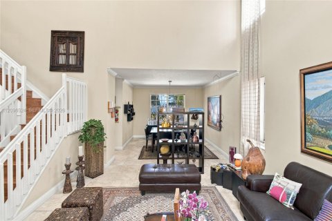 House in Weston, Florida 4 bedrooms, 248.23 sq.m. № 2392836 - photo 7
