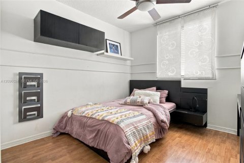House in Weston, Florida 4 bedrooms, 248.23 sq.m. № 2392836 - photo 27