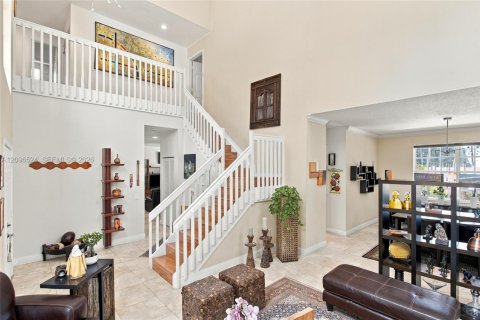 House in Weston, Florida 4 bedrooms, 248.23 sq.m. № 2392836 - photo 8