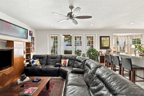 House in Weston, Florida 4 bedrooms, 248.23 sq.m. № 2392836 - photo 20