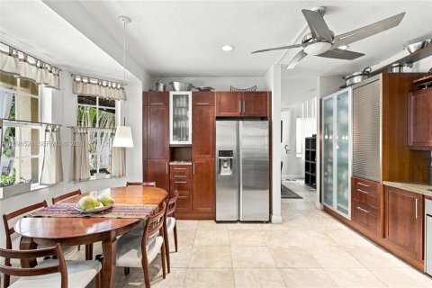 House in Weston, Florida 4 bedrooms, 248.23 sq.m. № 2392836 - photo 16