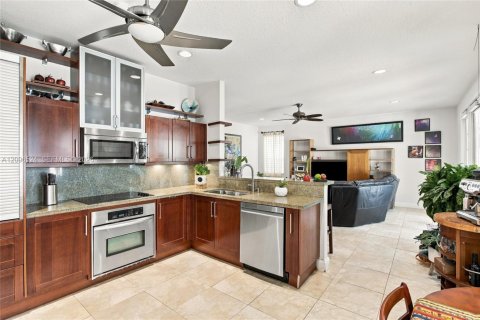 House in Weston, Florida 4 bedrooms, 248.23 sq.m. № 2392836 - photo 14
