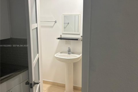 Immobilier commercial à louer à Miami, Floride: 1 chambre № 1976960 - photo 8