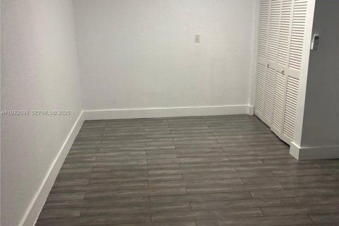 Immobilier commercial à louer à Miami, Floride: 1 chambre № 1976960 - photo 2