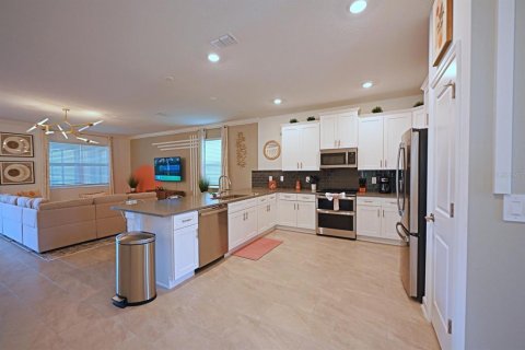 House in STOREY LAKE in Kissimmee, Florida 8 bedrooms, 398.46 sq.m. № 2166737 - photo 4