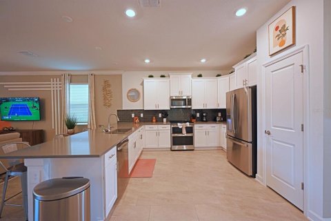 House in STOREY LAKE in Kissimmee, Florida 8 bedrooms, 398.46 sq.m. № 2166737 - photo 13