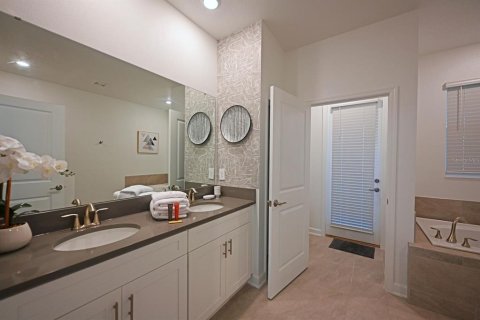 House in STOREY LAKE in Kissimmee, Florida 8 bedrooms, 398.46 sq.m. № 2166737 - photo 27