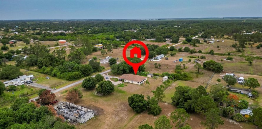 Villa ou maison à Clewiston, Floride 4 chambres, 181.53 m2 № 2432473