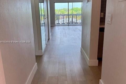 Condo in Hallandale Beach, Florida, 2 bedrooms  № 1790383 - photo 5