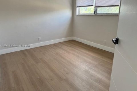 Condo in Hallandale Beach, Florida, 2 bedrooms  № 1790383 - photo 15