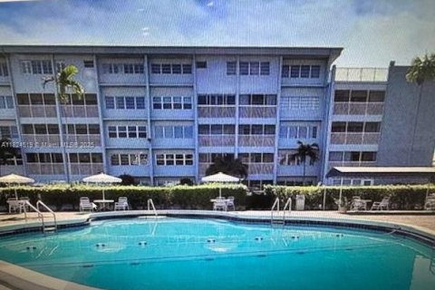 Condo in Hallandale Beach, Florida, 2 bedrooms  № 1790383 - photo 3