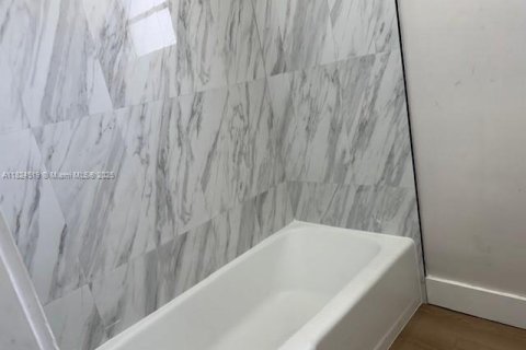 Condo in Hallandale Beach, Florida, 2 bedrooms  № 1790383 - photo 23