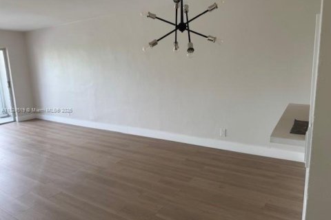 Condo in Hallandale Beach, Florida, 2 bedrooms  № 1790383 - photo 7