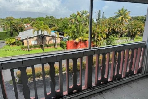 Condo in Hallandale Beach, Florida, 2 bedrooms  № 1790383 - photo 30