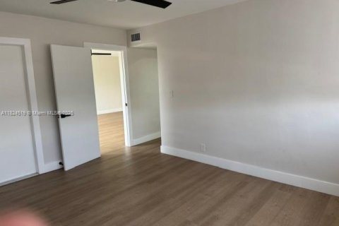 Condo in Hallandale Beach, Florida, 2 bedrooms  № 1790383 - photo 11