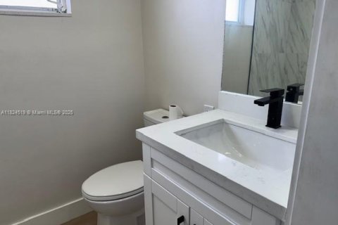 Condo in Hallandale Beach, Florida, 2 bedrooms  № 1790383 - photo 20