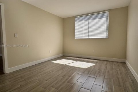 Снять в аренду квартиру в Майами, Флорида 2 спальни, 92.16м2, № 2031149 - фото 10