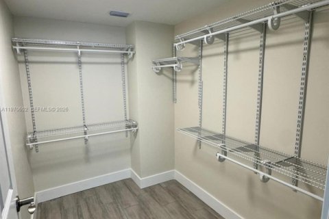 Снять в аренду квартиру в Майами, Флорида 2 спальни, 92.16м2, № 2031149 - фото 8