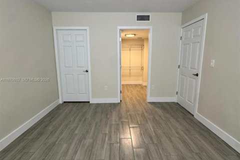 Снять в аренду квартиру в Майами, Флорида 2 спальни, 92.16м2, № 2031149 - фото 7