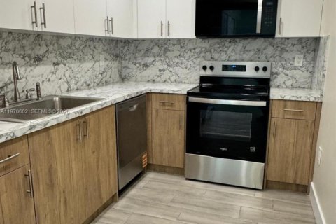 Снять в аренду квартиру в Майами, Флорида 2 спальни, 92.16м2, № 2031149 - фото 5