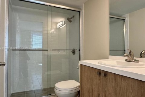 Снять в аренду квартиру в Майами, Флорида 2 спальни, 92.16м2, № 2031149 - фото 11