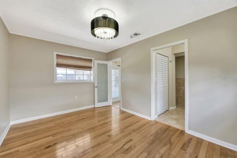 House in Tampa, Florida 3 bedrooms, 130.62 sq.m. № 1801601 - photo 11