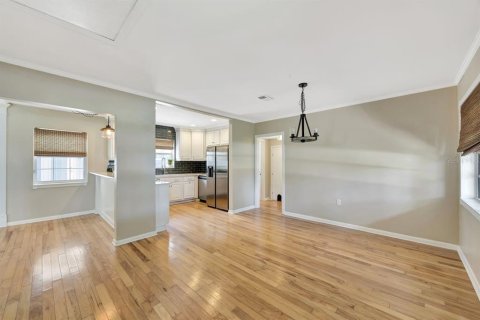 House in Tampa, Florida 3 bedrooms, 130.62 sq.m. № 1801601 - photo 5