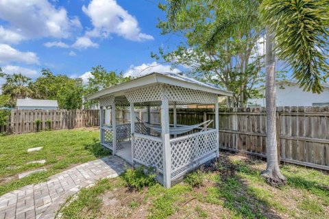 House in Tampa, Florida 3 bedrooms, 130.62 sq.m. № 1801601 - photo 20