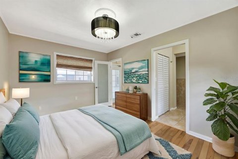 House in Tampa, Florida 3 bedrooms, 130.62 sq.m. № 1801601 - photo 12