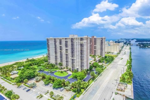 Купить кондоминиум в Холливуд, Флорида 2 спальни, 154.22м2, № 2049189 - фото 10