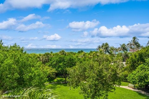 Кондоминиум с 2 спальнями в Холливуд, Флорида № 2049189