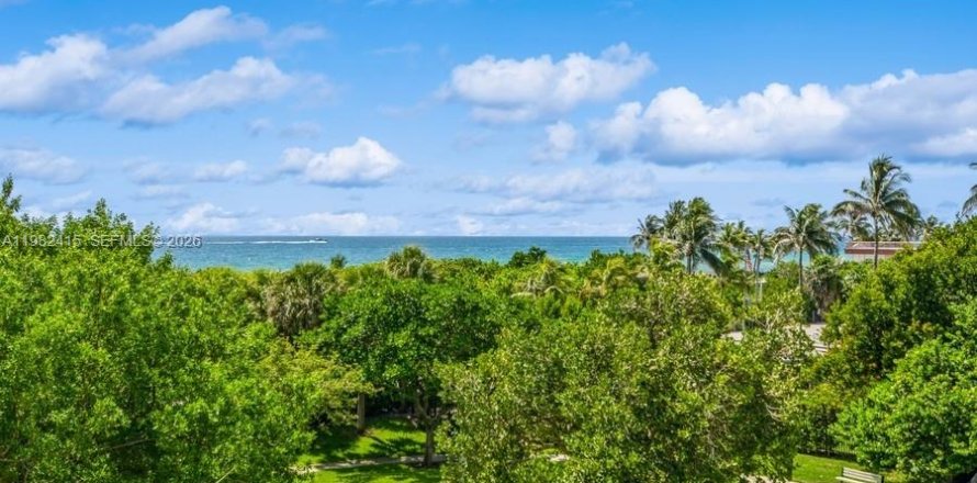 Кондоминиум с 2 спальнями в Холливуд, Флорида № 2049189