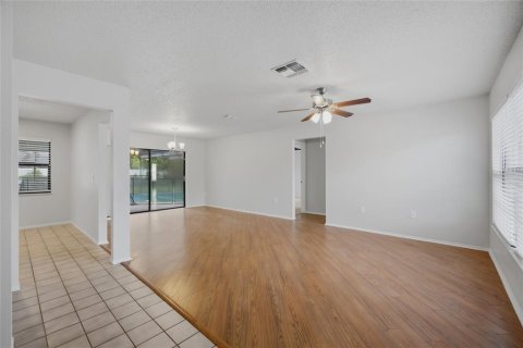 Casa en venta en Spring Hill, Florida, 3 dormitorios, 165.37 m2 № 2286913 - foto 5