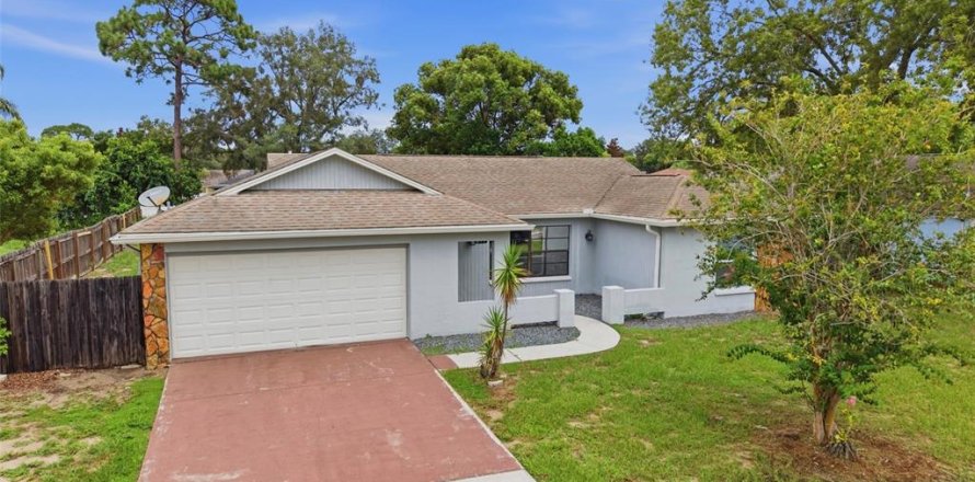 Casa en Spring Hill, Florida 3 dormitorios, 165.37 m2 № 2286913