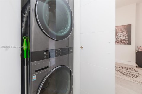 Купить кондоминиум в Майами, Флорида 1 спальня, 88.26м2, № 1928756 - фото 17