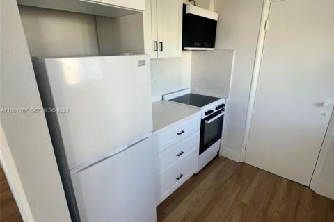 House in Hollywood, Florida 2 bedrooms, 154.4 sq.m. № 2043005 - photo 5