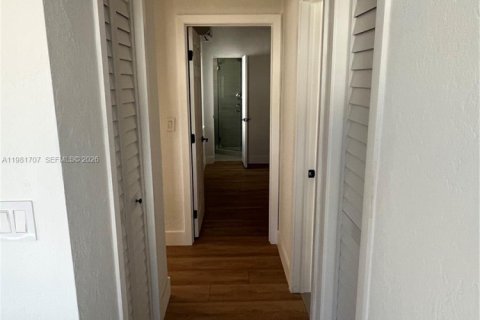 House in Hollywood, Florida 2 bedrooms, 154.4 sq.m. № 2043005 - photo 6