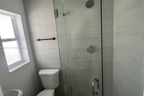 House in Hollywood, Florida 2 bedrooms, 154.4 sq.m. № 2043005 - photo 10