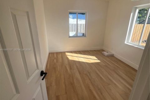 House in Hollywood, Florida 2 bedrooms, 154.4 sq.m. № 2043005 - photo 11