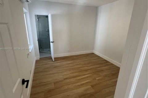 House in Hollywood, Florida 2 bedrooms, 154.4 sq.m. № 2043005 - photo 9