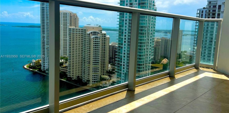 Кондоминиум с 2 спальнями в Майами, Флорида № 1991785