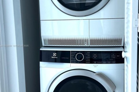 Снять в аренду кондоминиум в Майами, Флорида 2 спальни, 93.46м2, № 1991785 - фото 21