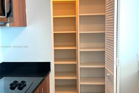 Снять в аренду кондоминиум в Майами, Флорида 2 спальни, 93.46м2, № 1991785 - фото 8