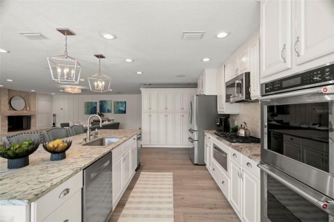House in Clearwater, Florida 4 bedrooms, 332.31 sq.m. № 1849604 - photo 18