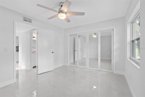 Condo in Tampa, Florida, 2 bedrooms  № 2379381 - photo 21